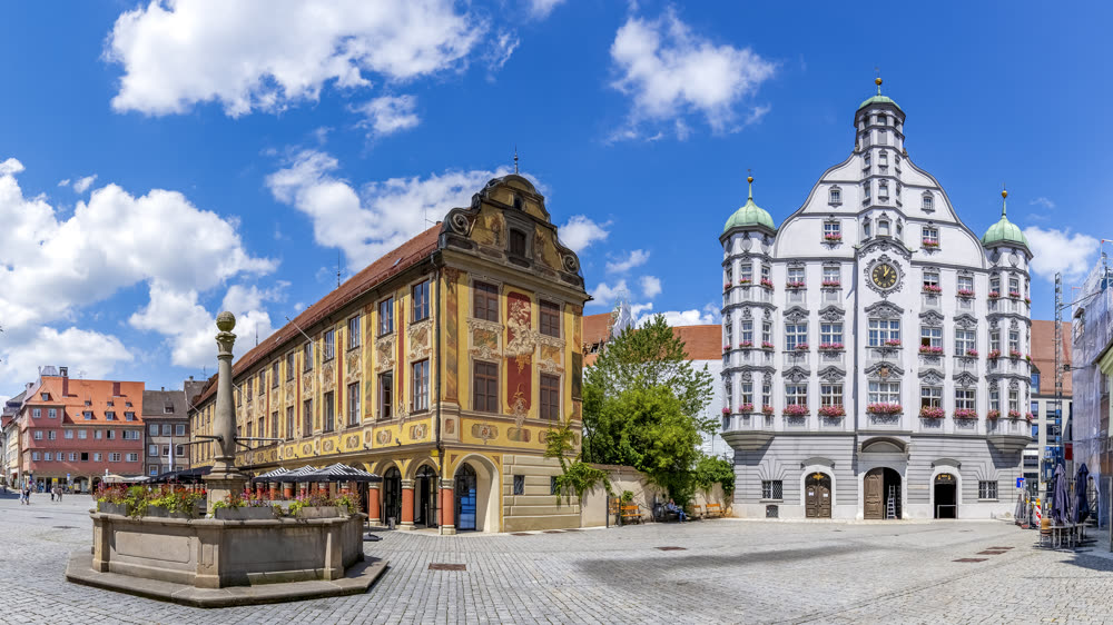 Memmingen: Marktplatz mit Steuerhaus und Rathaus Memmingen: Marktplatz mit Steuerhaus und Rathaus